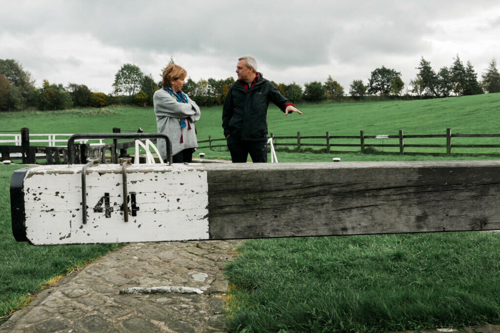 canal boat hire yorkshire - bearboating: working the lock