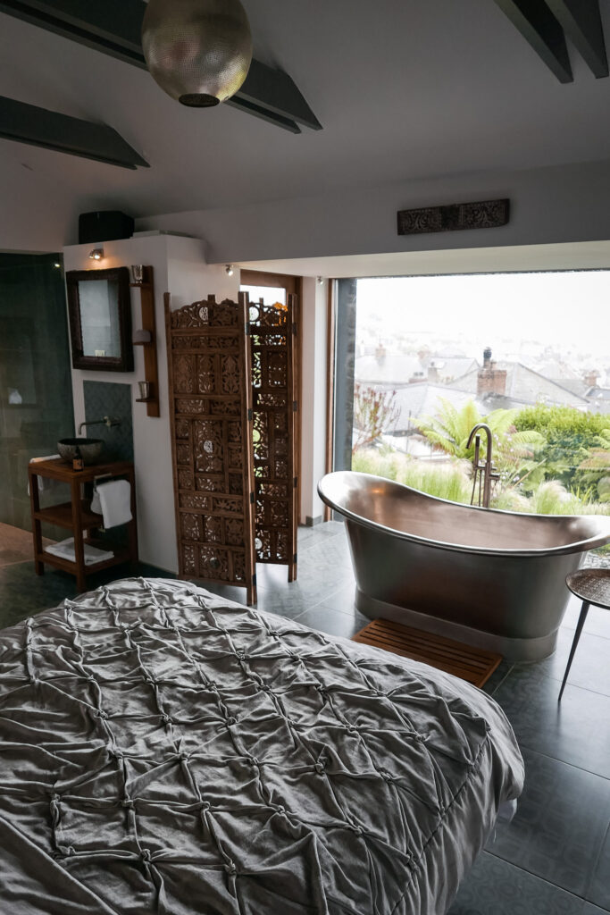 romantic getaway Cornwall - fallen angel - bedroom and tub