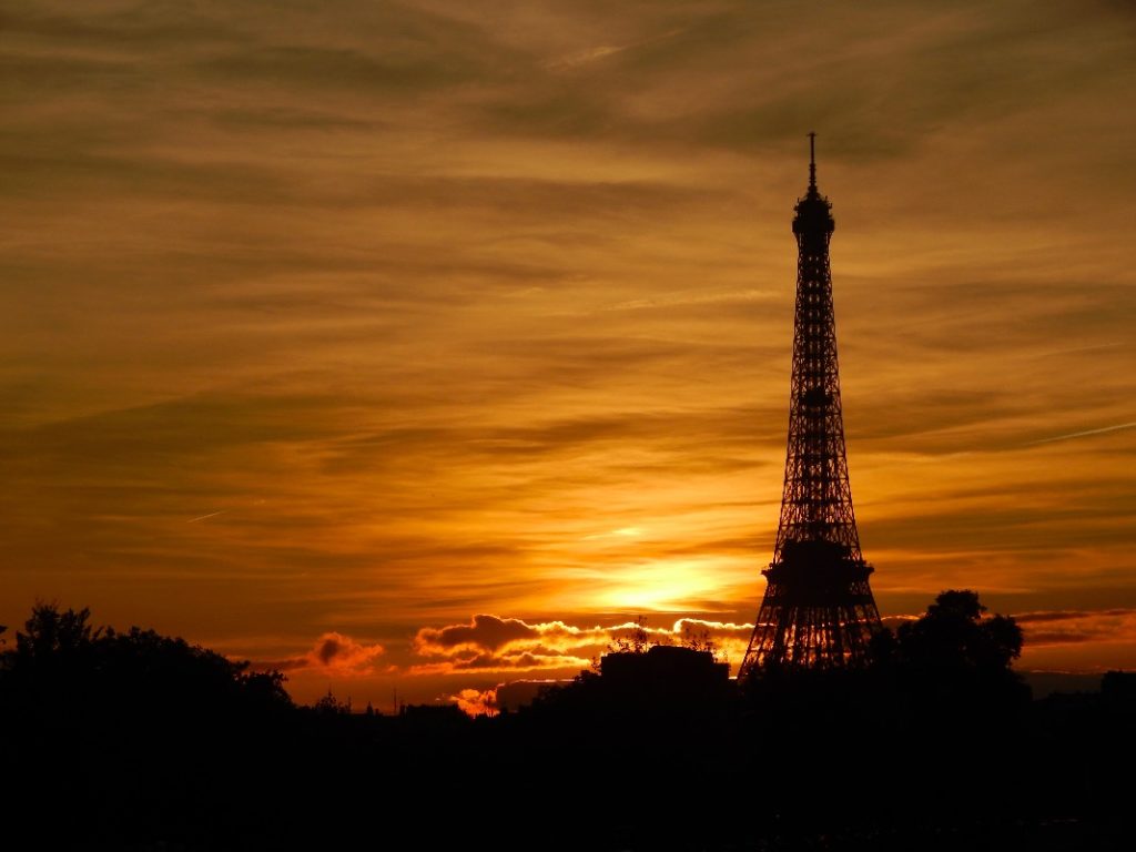 eiffel tower as sun sets