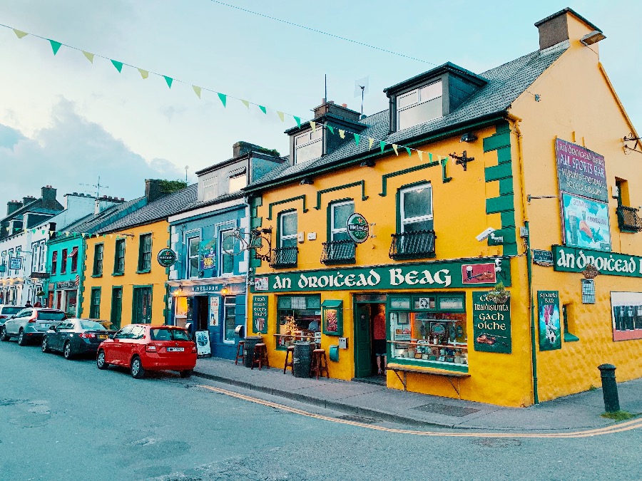 Colourful Pub in Dingle Colourful Pub in Dingle