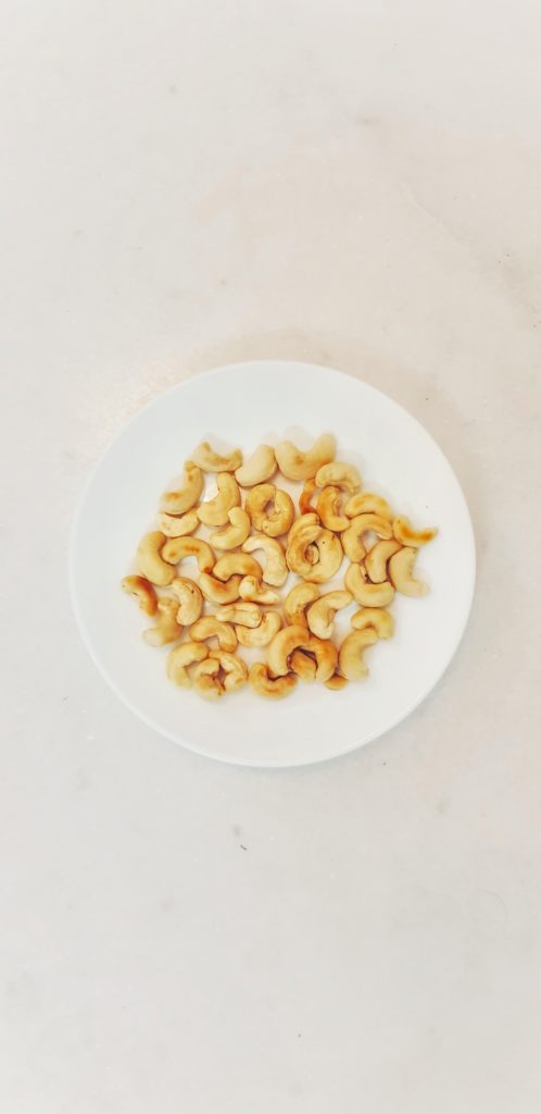 bowl of cashew nuts