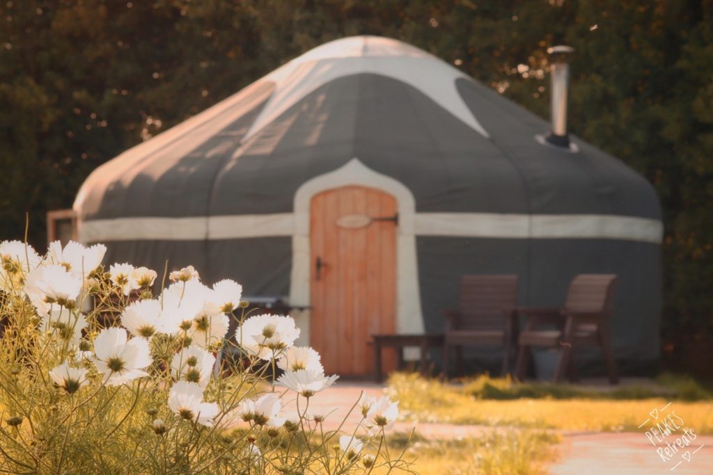 peakes retreat yurts in the peak district - yurt outside