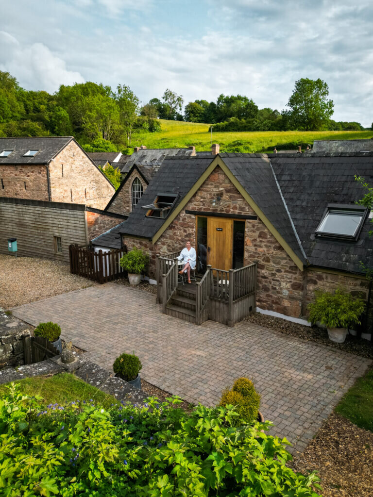 tudor-farmhouse-hotel exterior