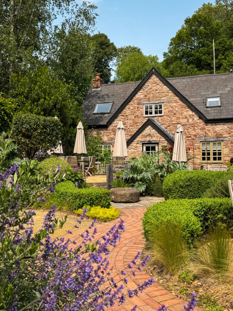 tudor-farmhouse-hotel exterior