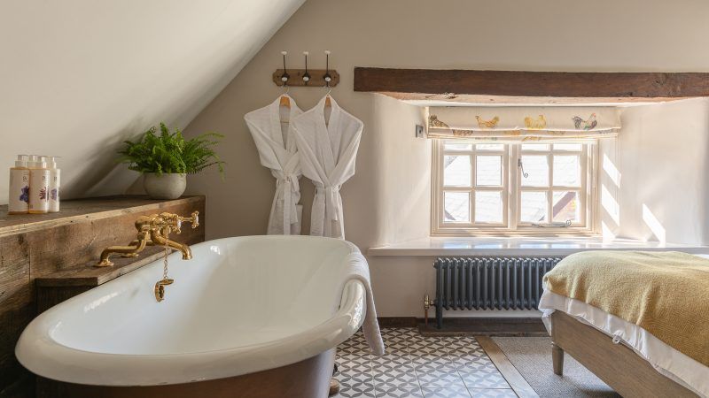 tudor farmhouse hotel: room with bath