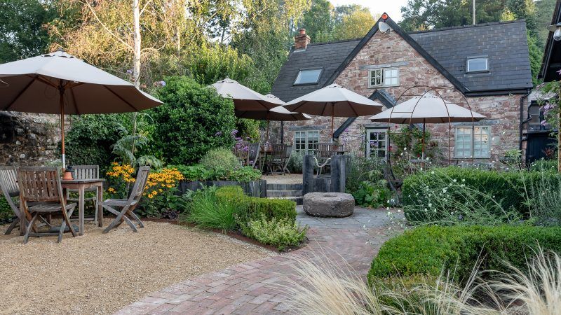 tudor farmhouse hotel: exterior