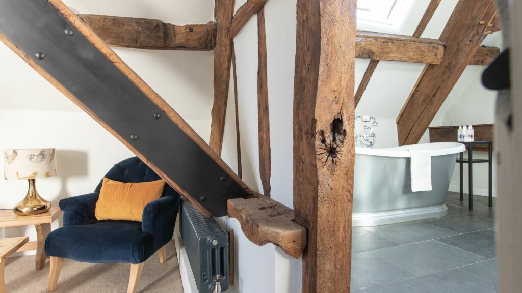 tudor farmhouse hotel: room with bath