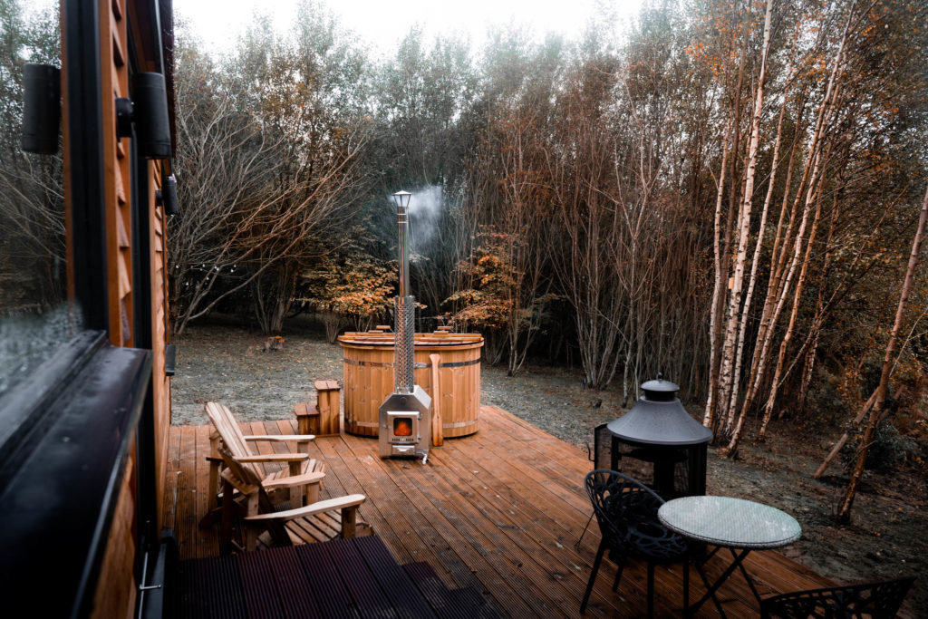 log-cabin-sussex-coddiwomple hot tub