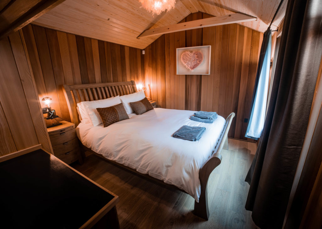 log-cabin-sussex-coddiwomple bedroom