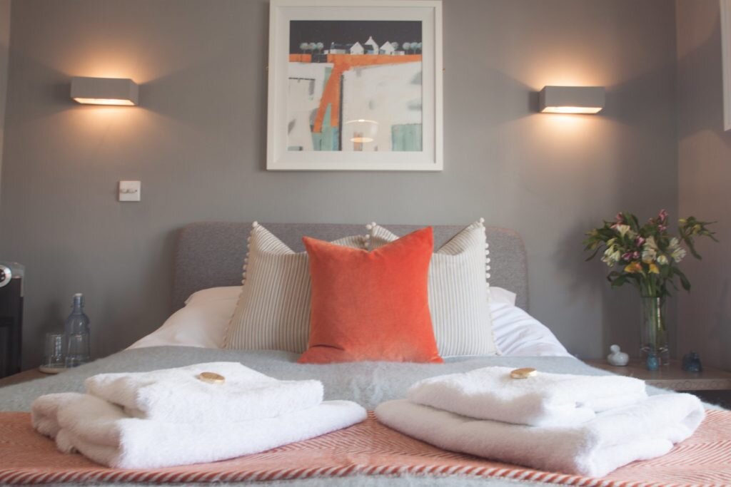 Just B Dartmouth Room only accommodation - st elmos cottage bedroom
