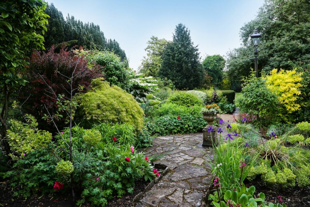 eastbury hotel in sherborne - garden