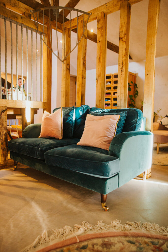 self-catering hertfordshire: foaling box - living space