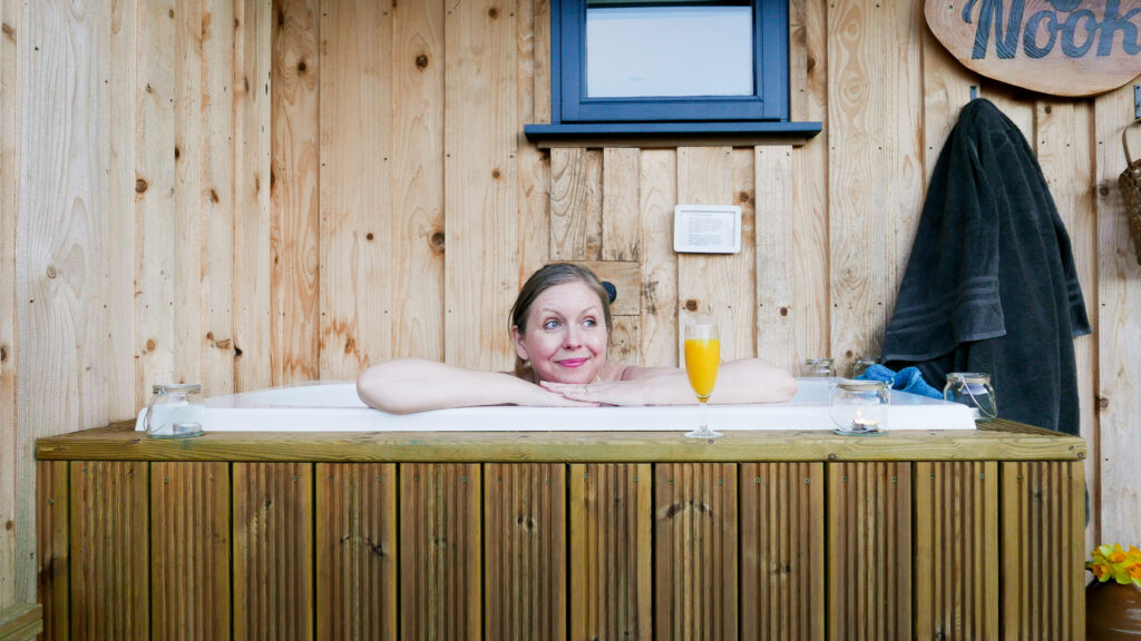 the-roost-glamping-in-forest-of-dean-soak-tub