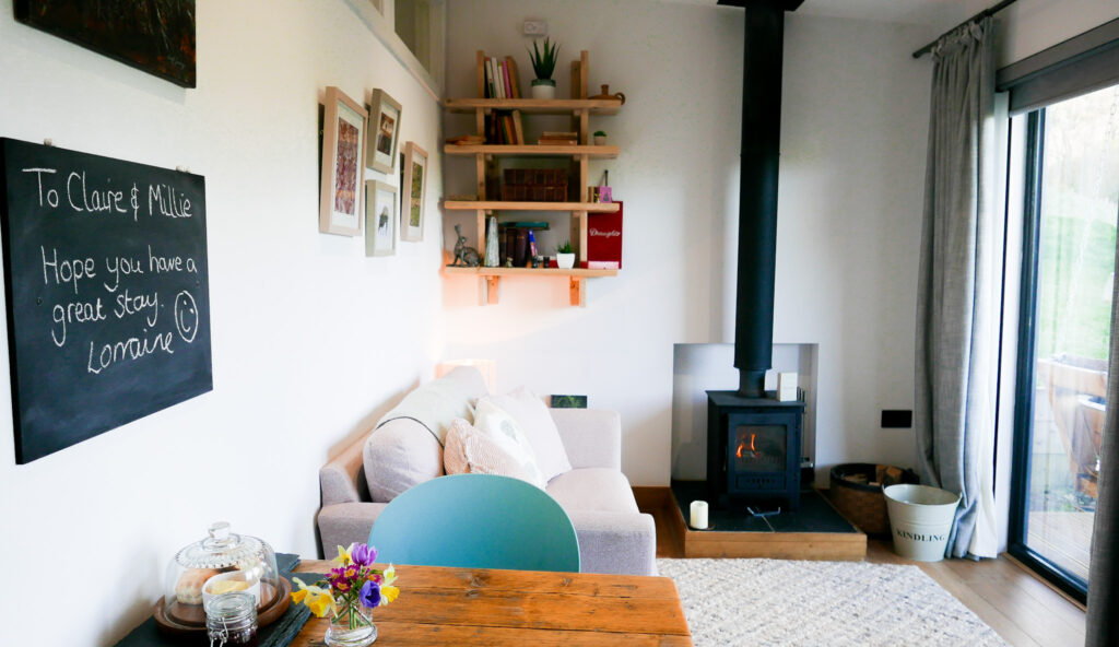 the-roost-glamping-in-forest-of-dean-living-room