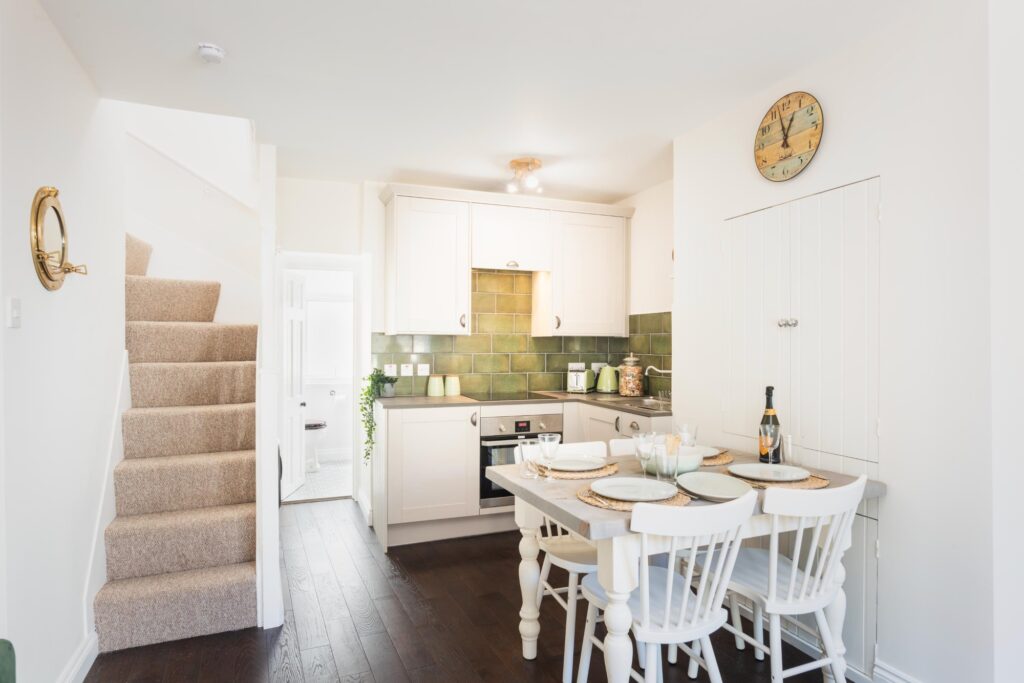 dog-friendly-cottage-lyme-regis kitchen and dining room