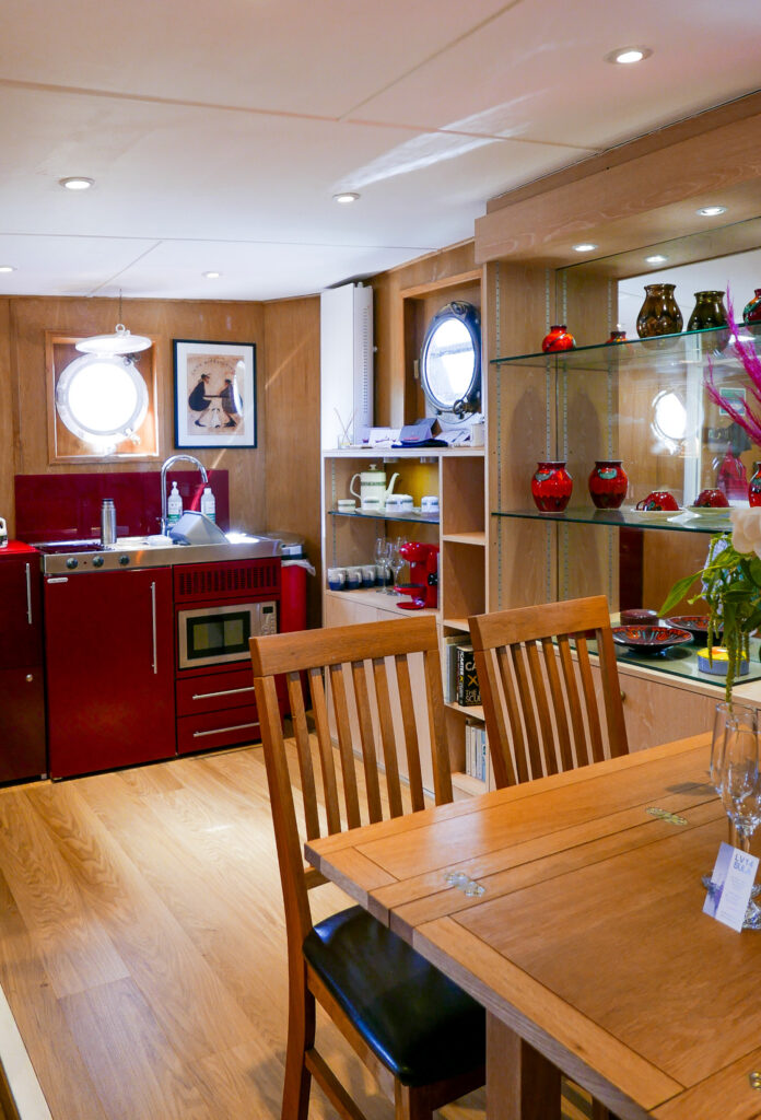 SULA-Lightship-Gloucester-Docks kitchen and dingin