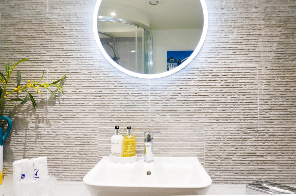 beachcroft-beach-huts: bathroom