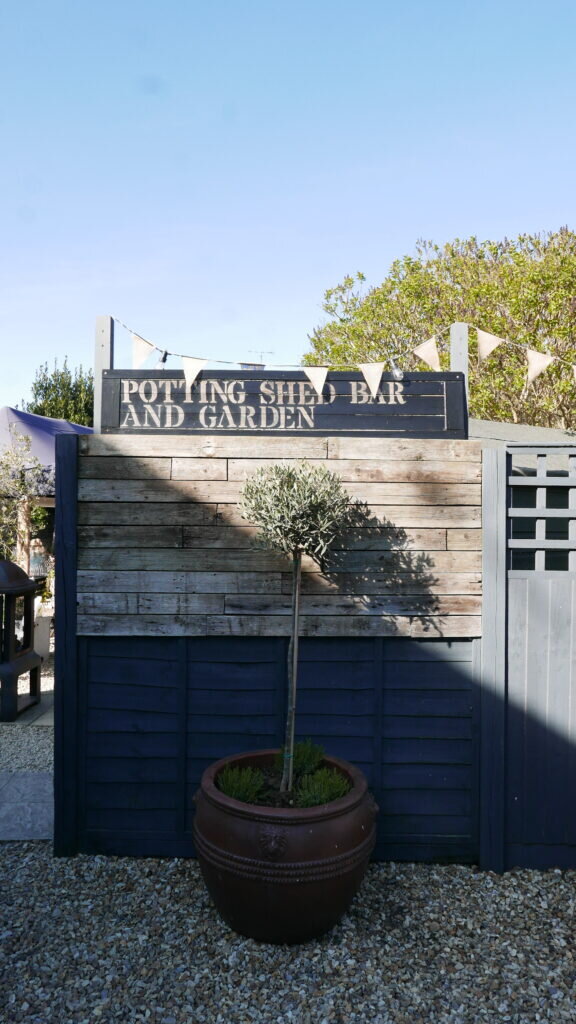 dark-bear-bridport-potting-shed: entrance