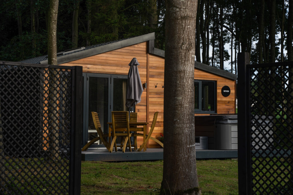 lodges with hot tubs shropshire - riverside cabins seven lodge