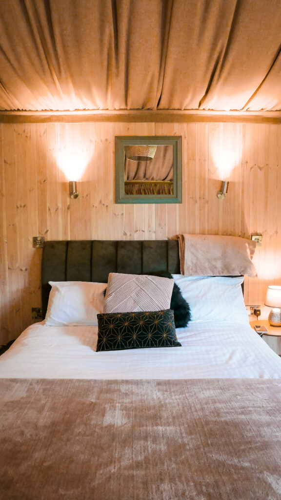 log cabins Shropshire - inside cabin bedroom