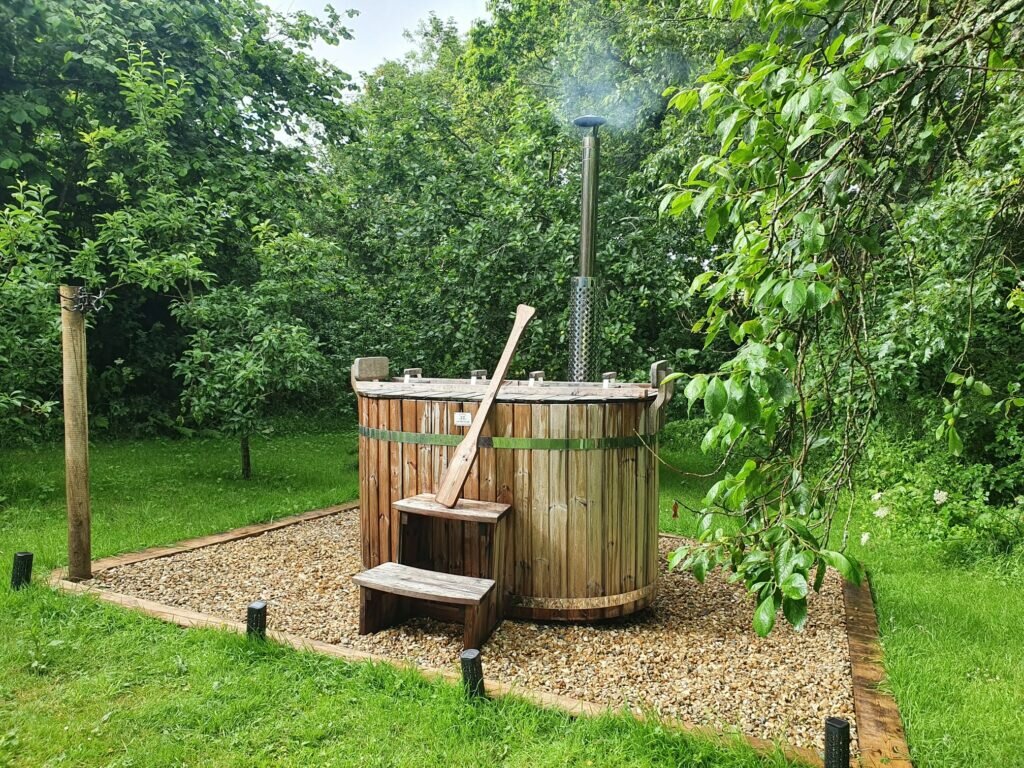 Shepherds Huts Cornwall - Safari Cornwall, hot tub