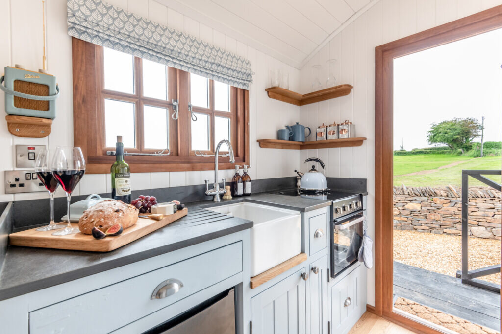 glamping-looe-daisy-park-hut - kitchen