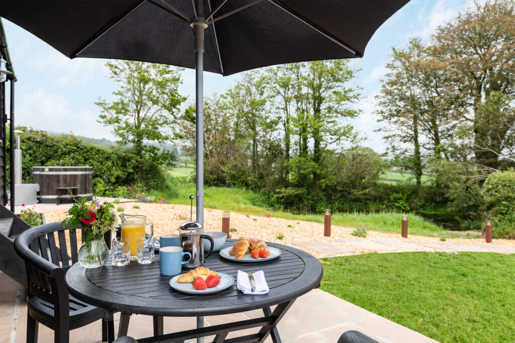 glamping-looe-daisy-park-hut outdoor
