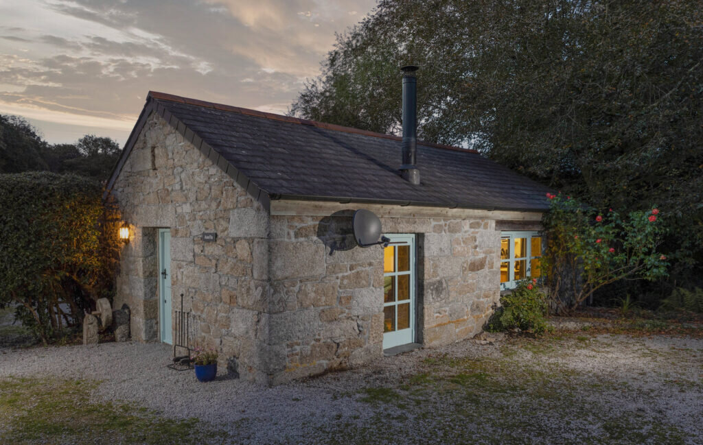 Glamping in Cornwall with Hot tub - Anella stone cottage - outside