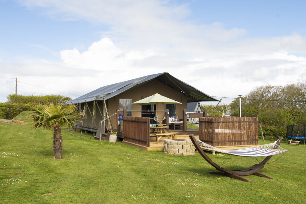 Glamping in Cornwall with Hot Tub - Bluebell Safari Tent - patio