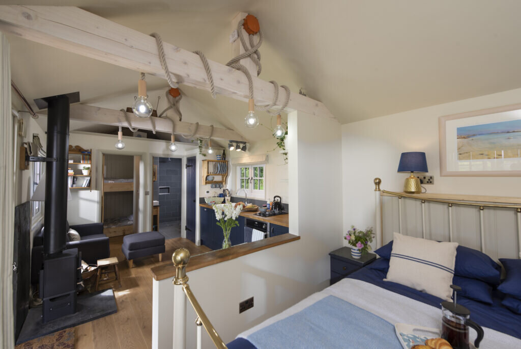 Glamping in Cornwall with hot tub - the little cider house; interior