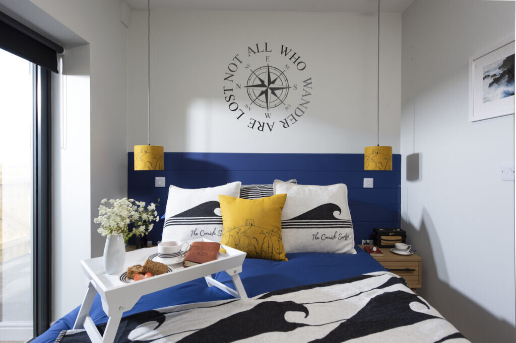Cornwall glamping with hot tub: Rame cabin bedroom