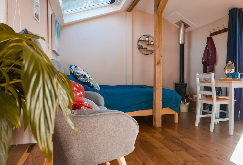 royal oak stargazing cabins devon bed and chairs