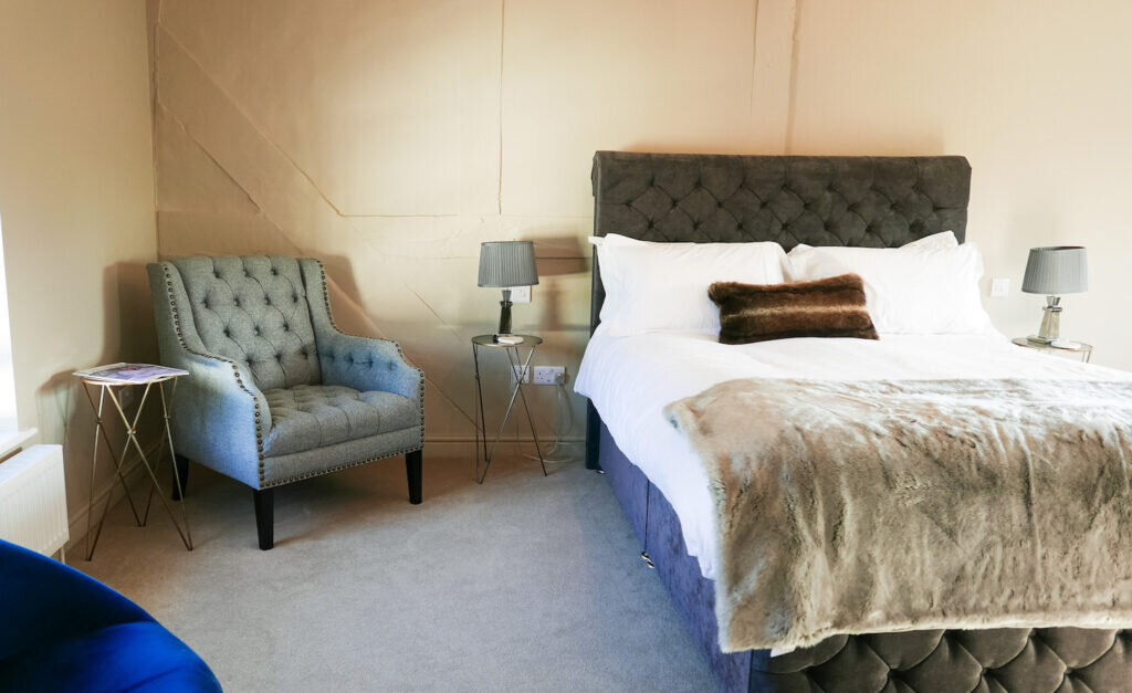 new inn st owens cross: bedroom