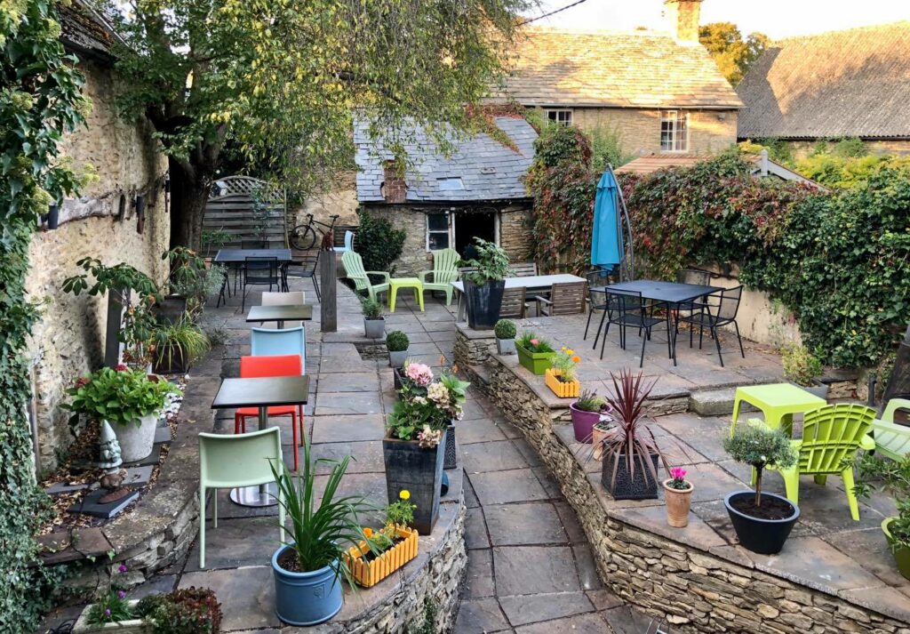 7a Coffee Shop - Fairford: garden