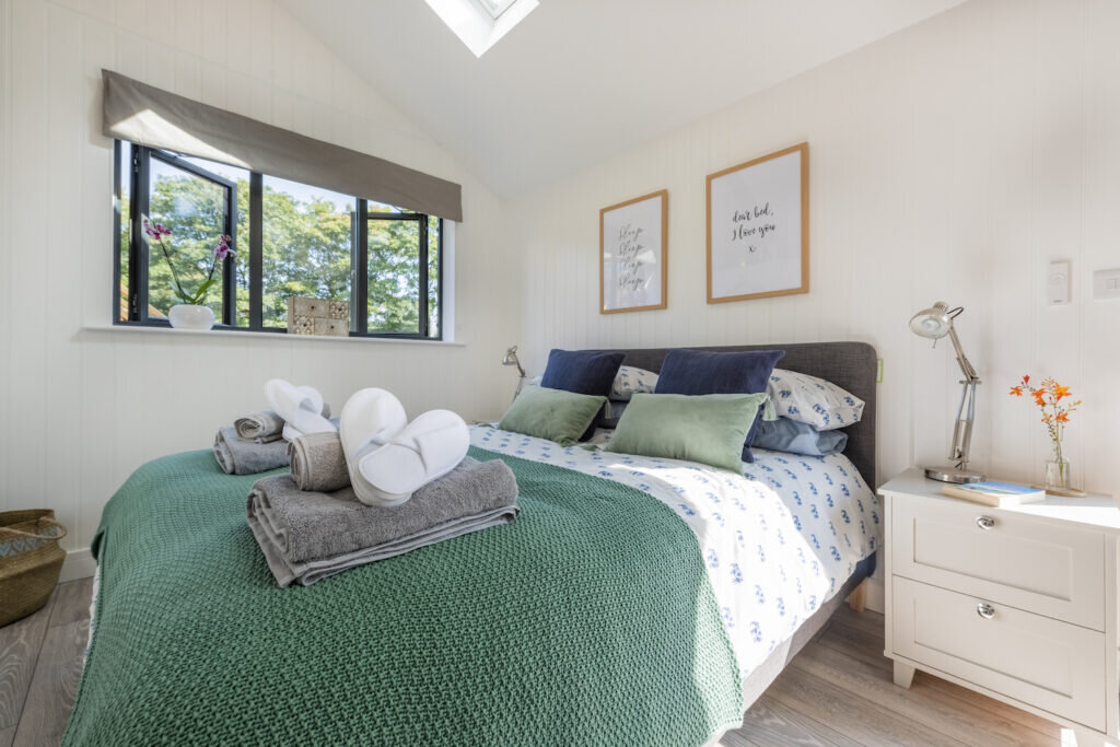 glamping in Cornwall hot tub: Barney's Cabin near Portleven: bedroom