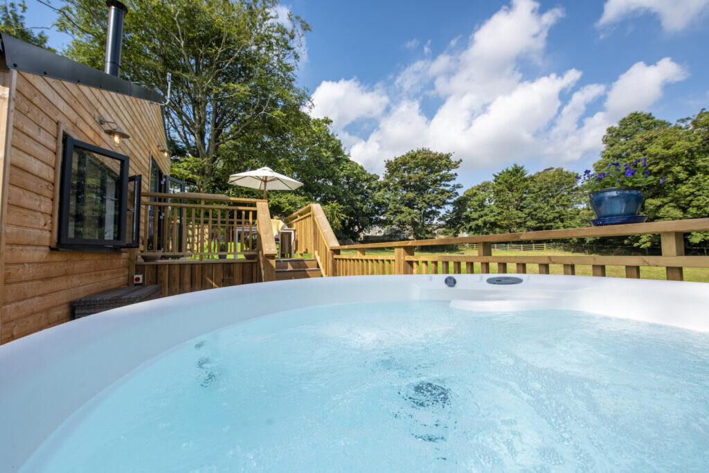 glamping in Cornwall hot tub: Barney's Cabin near Portleven: hot tub on deck
