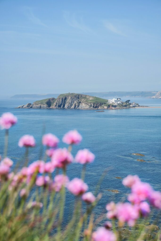 Devon weekend breaks: burgh island, Devon degeorge-hiles-LvROFmP-Xt8-unsplash