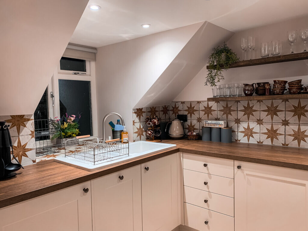 lyme regis apartment: baker's loft broad street - kitchen