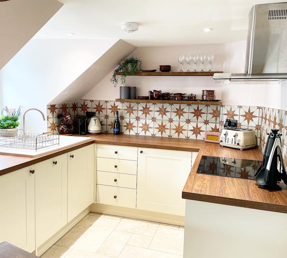 bakers loft apartment in lyme regis - kitchen