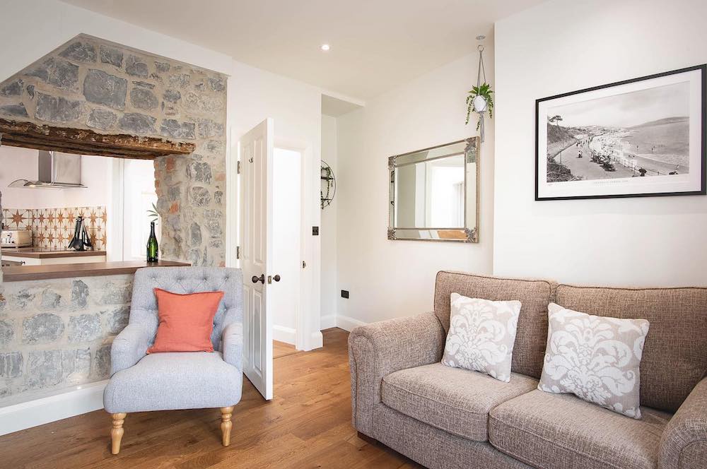 bakers loft apartment in lyme regis - living room