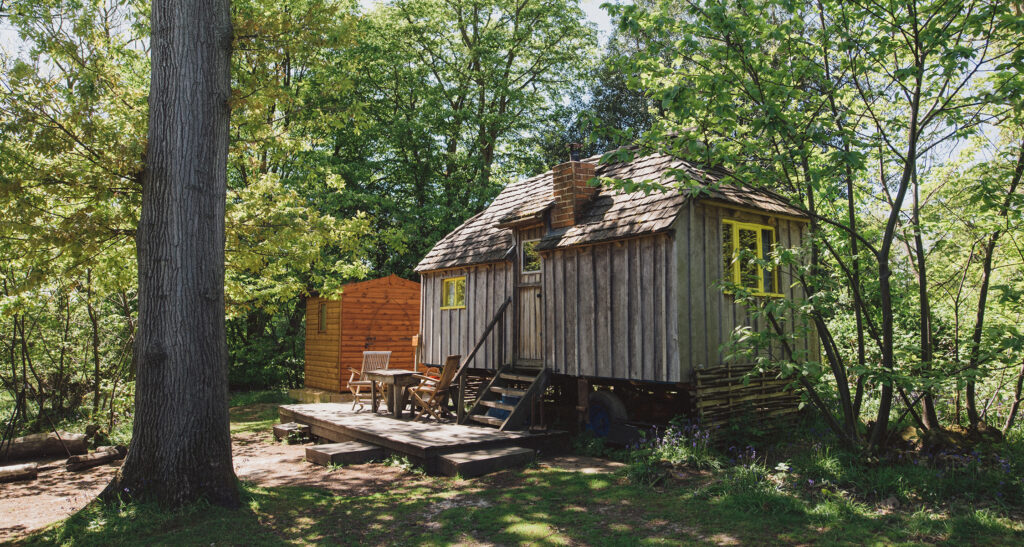 Woodcutters Cottage glamping cabin in Rye - Outside