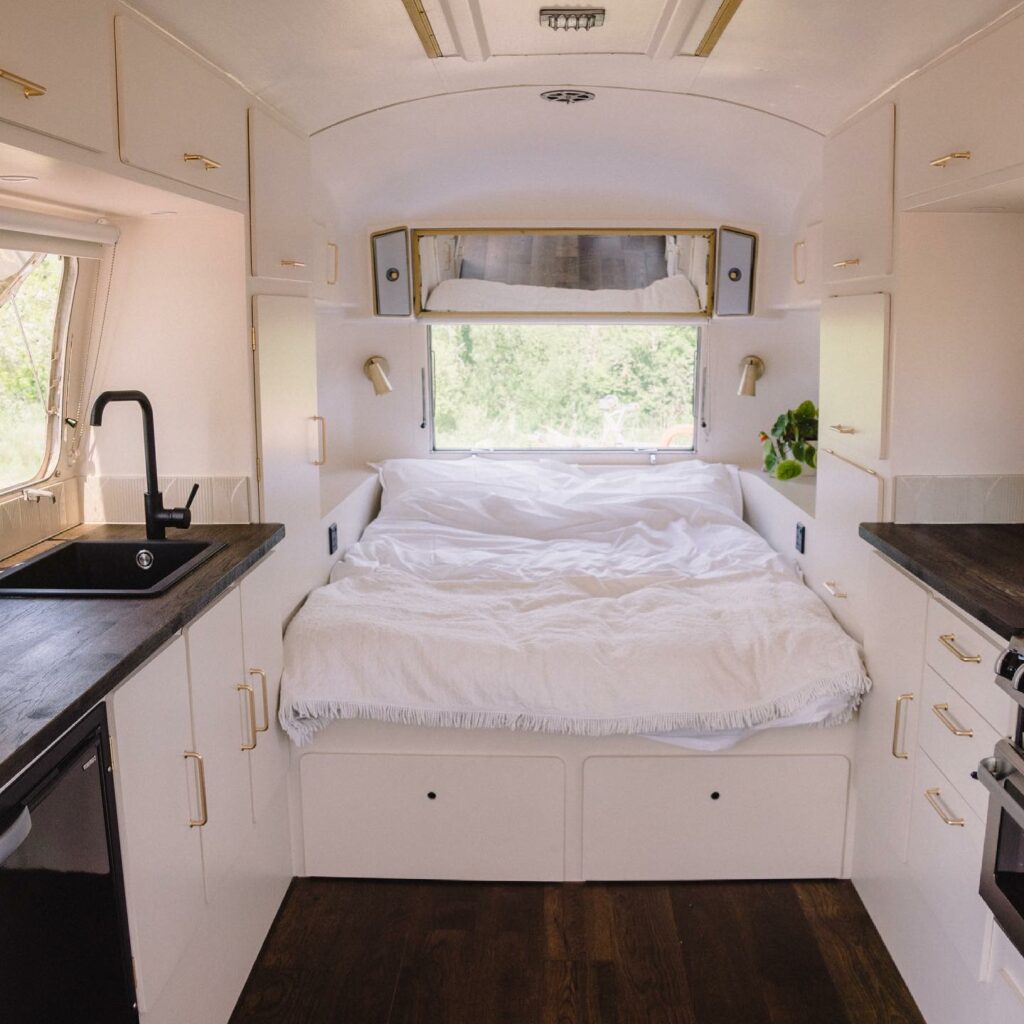 kushti-camping-glamping-south-devon - bedroom space