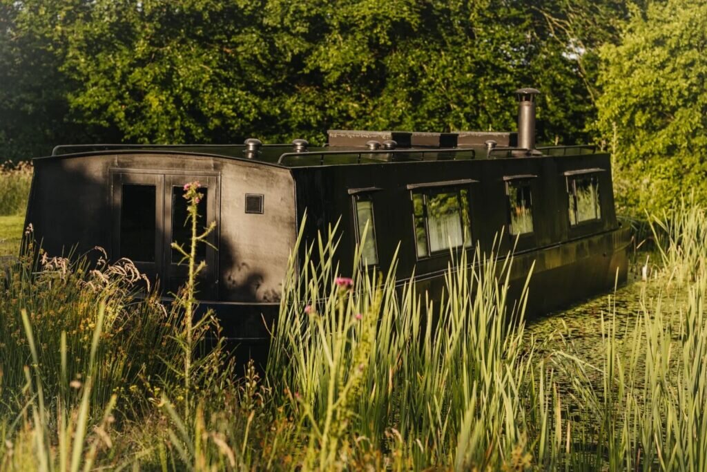 boat glamping in north devon - blackbird houseboat