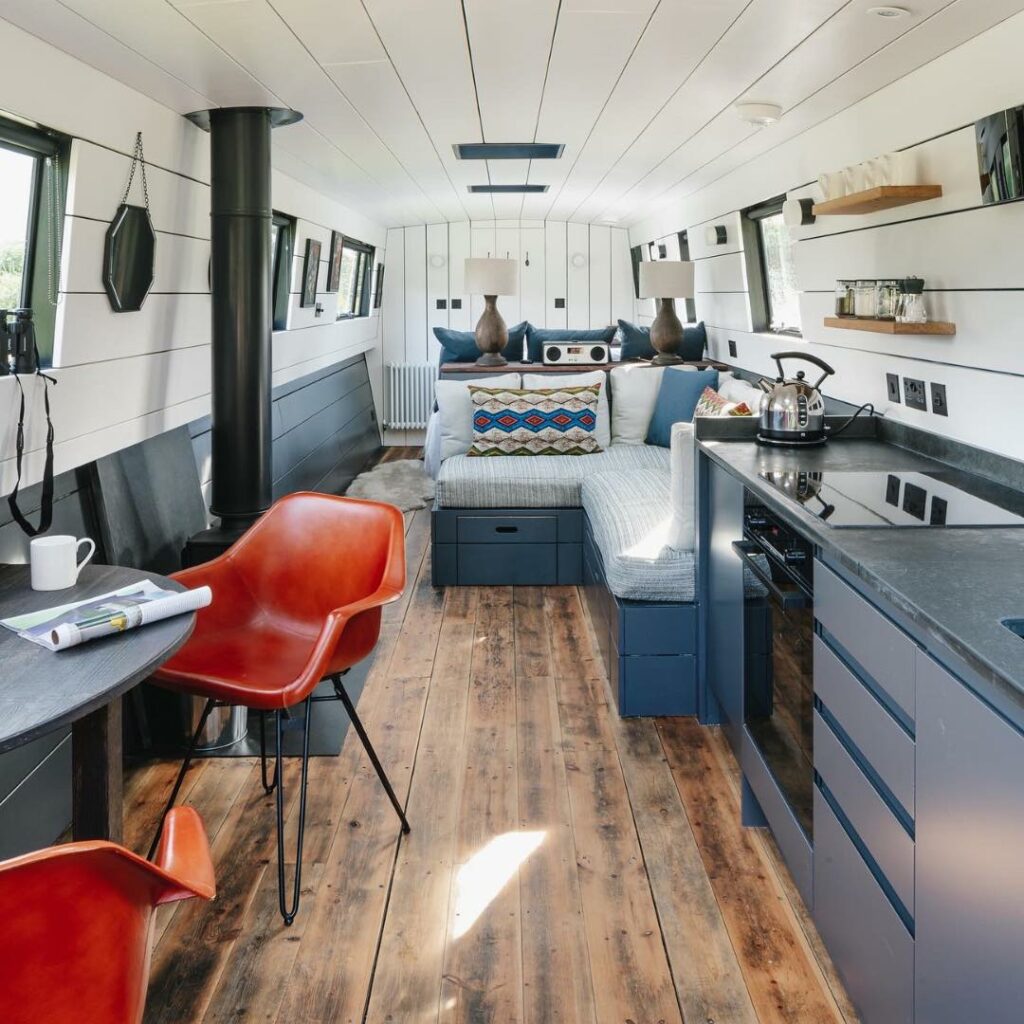 Interior of Blackbird Houseboat - glamping in North Devon