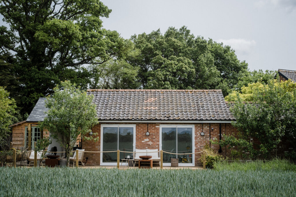 toad hall lodges suffolk - yoga studio outside