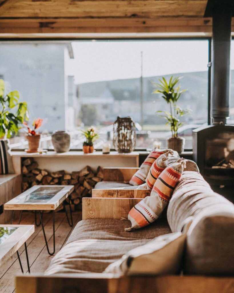 rise restaurant in west bay - inside lounge area
