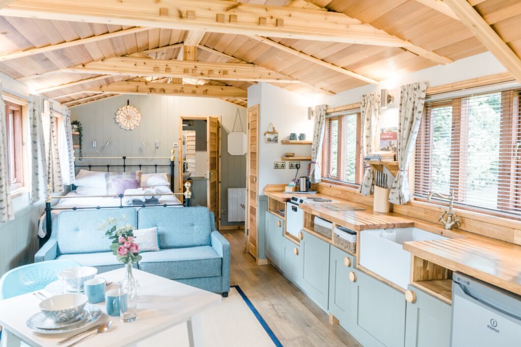 Mallory-meadows-glamping-leicestershire - squirrel lodge