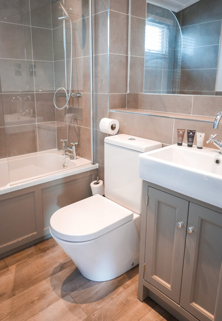 dylan coastal resort - milk wood lodge bathroom