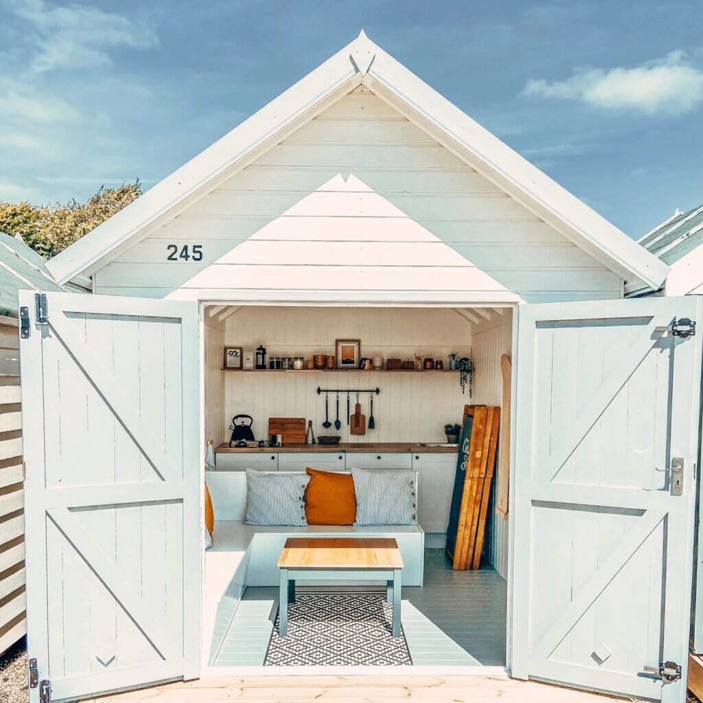 cool coastal huts - beah hut mersea beach hut 245
