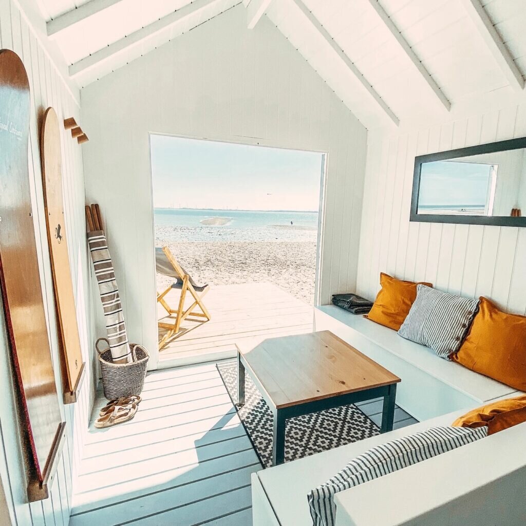 cool coastal huts - beah hut mersea beach hut 245